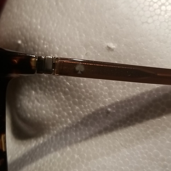 Kate Spade Polarized tortoise sunglasses and case. - Picture 3 of 10